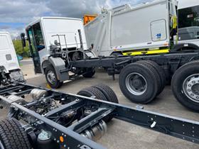 Electra-Econic-glider-behind-Iveco